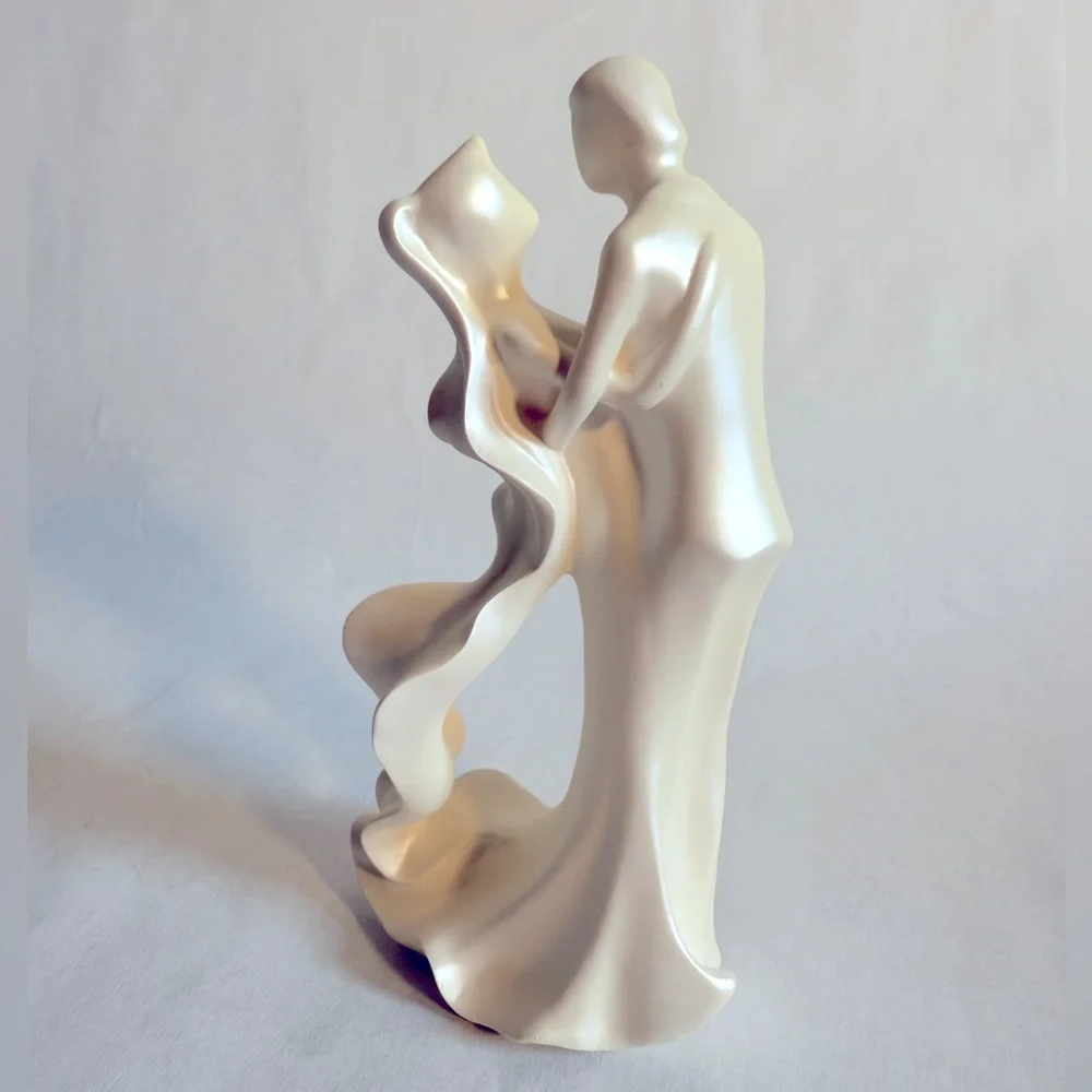 Elegant Cream Wedding Figurine NWT